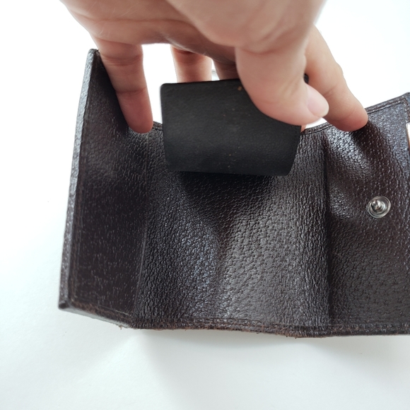 Authentic Gucci GG Tan Canvas Key Holder - Picture 12 of 16